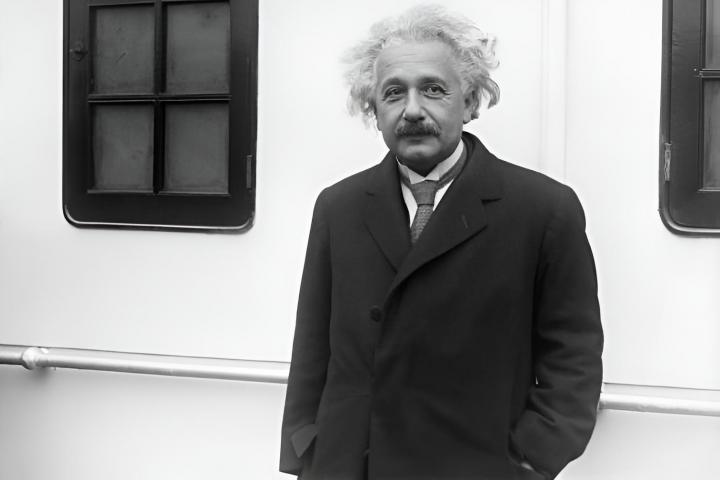 alt="alt="Albert Einstein en su llegada a Nueva York""