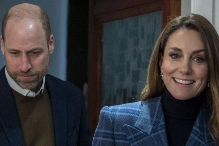 El príncipe Guillermo y Kate Middleton en una visita oficial a Radical Weavers