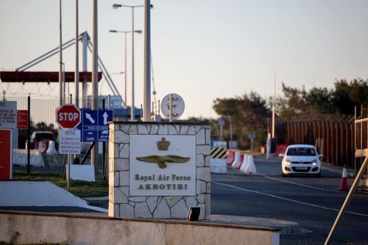 La entrada de la base de Reino Unido en Akrotiri (Chipre), tras ser atacada por un dron no tripulado de irán, causando daños limitados, 2 de marzo de 2026.
