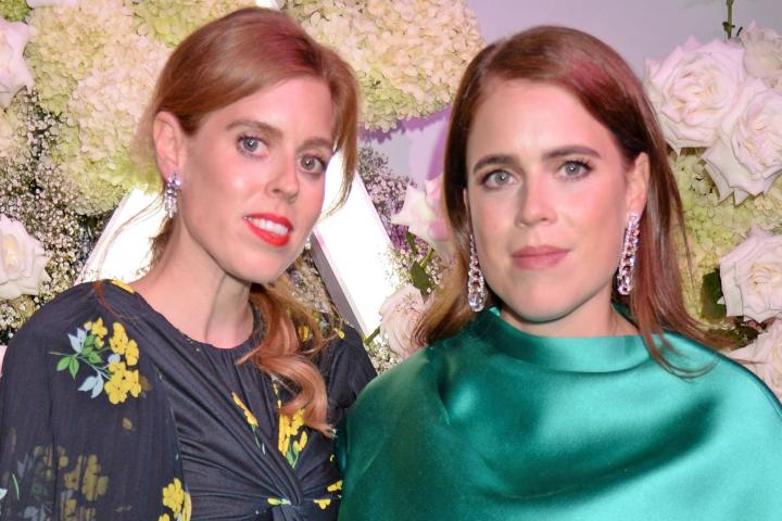 Las princesas Beatriz y Eugenia de York en el Vogue World 2023 en Londres