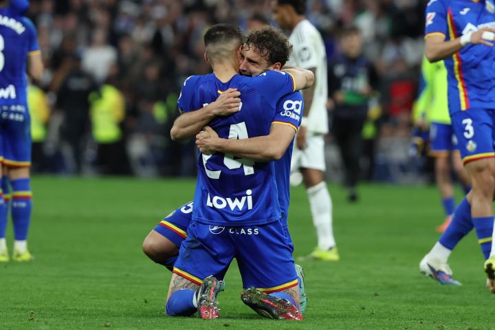 Los jugadores del Getafe celebran su victoria a la finalización del encuentro correspondiente a la jornada 26 de Laliga EA Sports