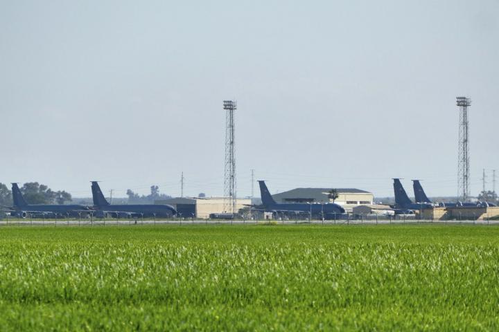 Vista de varios de aviones militares en la base militar que el Ejército estadounidense tiene en la localidad sevillana de Morón.
