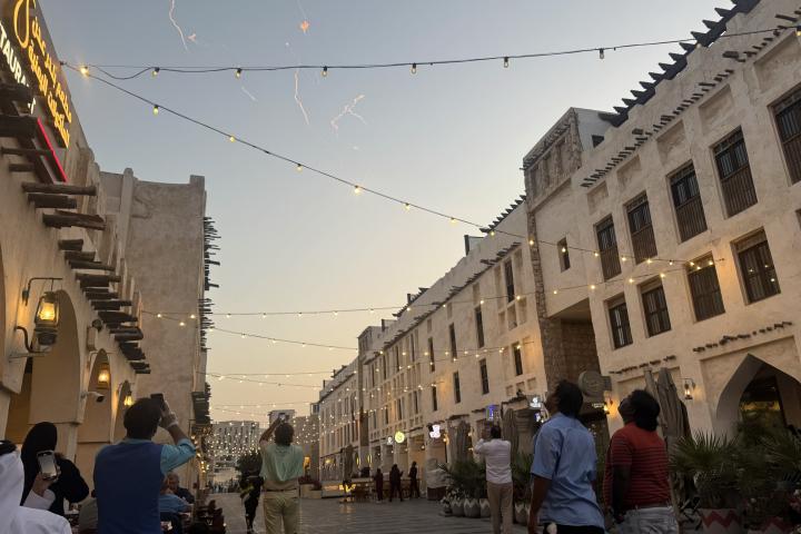 Cielo de Catar durante el bombardeo de Irán sobre la base estadounidense de Doha