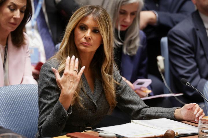 La primera dama estadounidense, Melania Trump, preside una reunión del Consejo de Seguridad de la ONU en Nueva York (EE.UU), el 2 de marzo de 2026.
