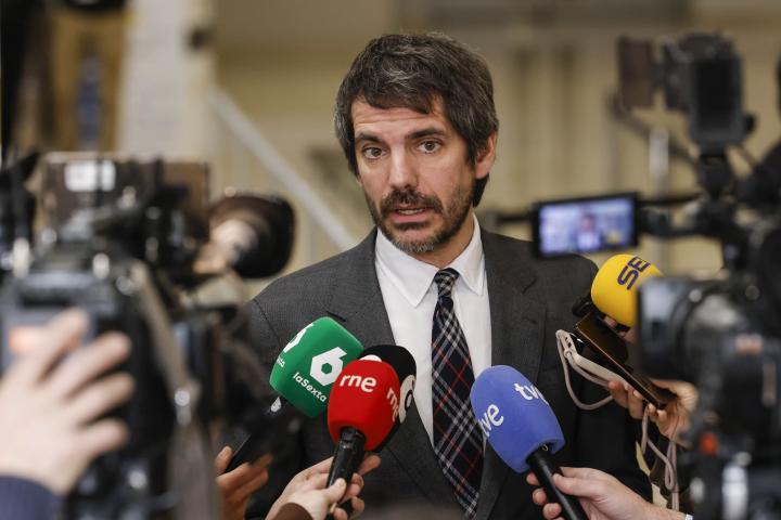 El ministro de Cultura, Ernest Urtasun, atiende a los medios