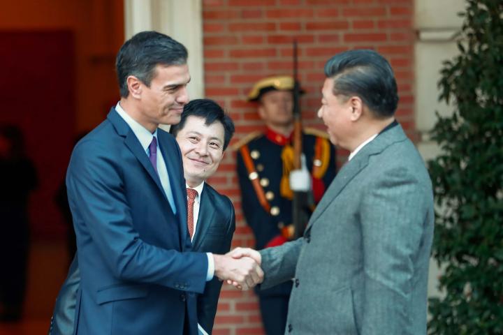 El presidente del Gobierno, Pedro Sánchez, junto al presidente chino, Xi Jinping.