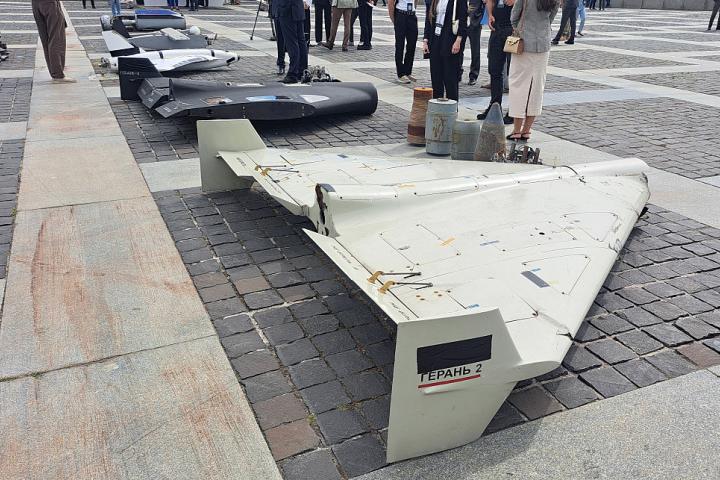 Drones del tipo Geran-2 empleados por Rusia y neutralizados por Ucrania, en una fotografía hecha en Kiev en junio de 2025