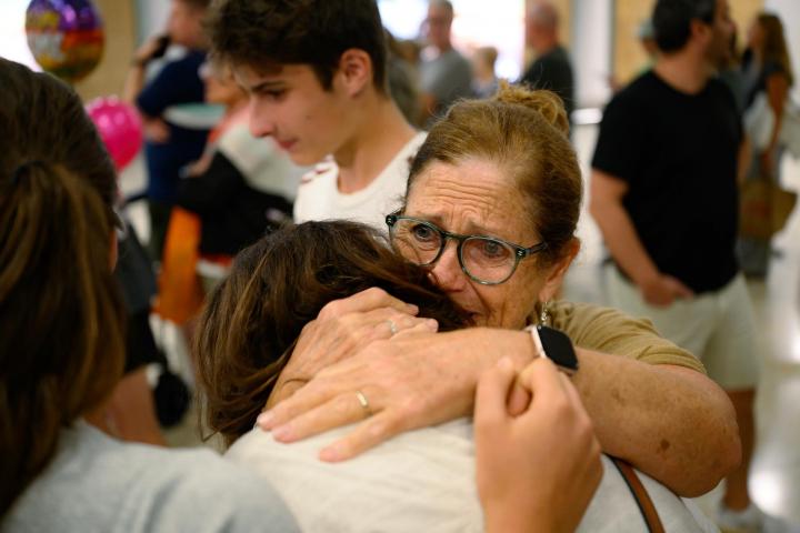 Pasajeros procedentes de Dubái aterrizan en el Aeropuerto Internacional de Sídney.