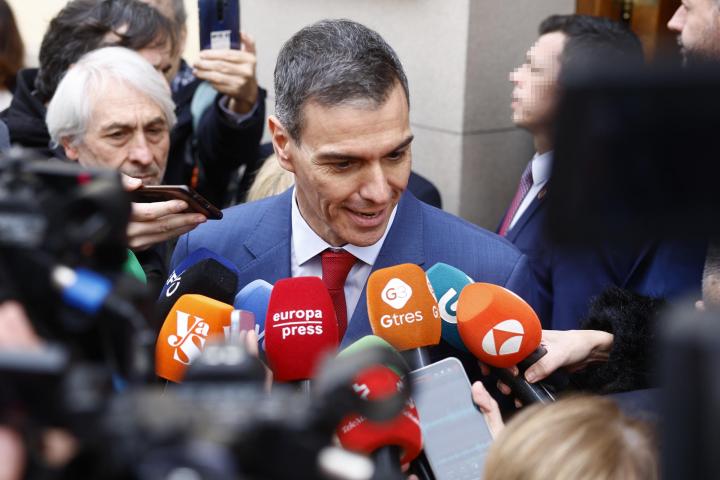Pedro Sánchez a su llegada a la capilla ardiente del periodista Fernando Ónega