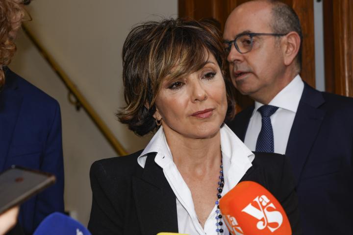 Sonsoles Ónega en la capilla ardiente de su padre, Fernando Ónega.