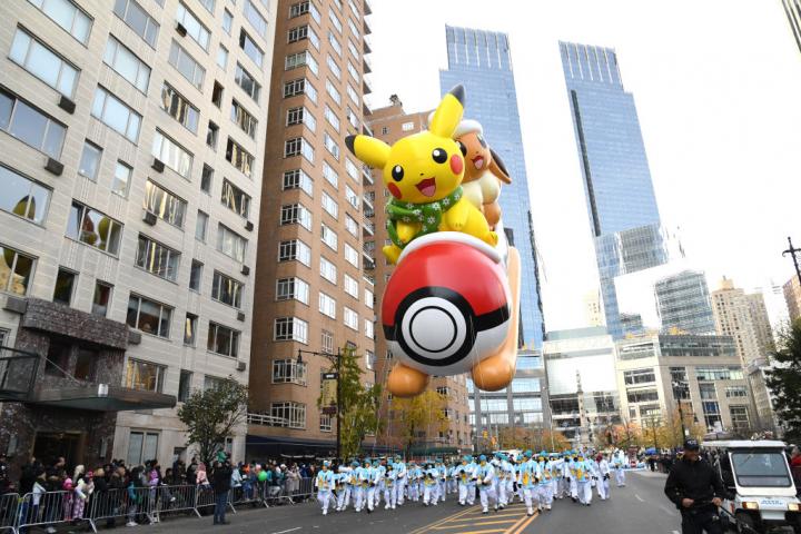 Desfile de Acción de Gracias con una carroza de Pokemon