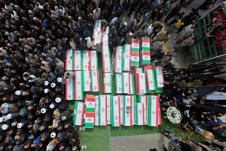 Funerales de las alumnas y el personal de una escuela atacada el 28 de febrero de 2026 por EEUU e Israel en Minab (Irán), el 3 de marzo.