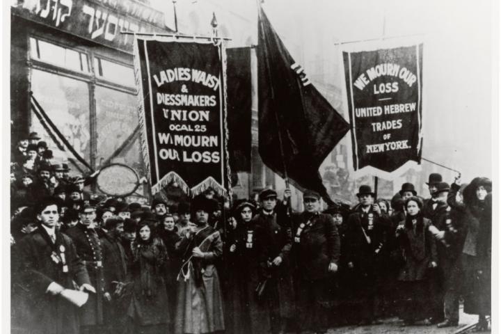 Homenaje a las víctimas de la factoría Triangle Shirtwaist en Nueva York en 1911.