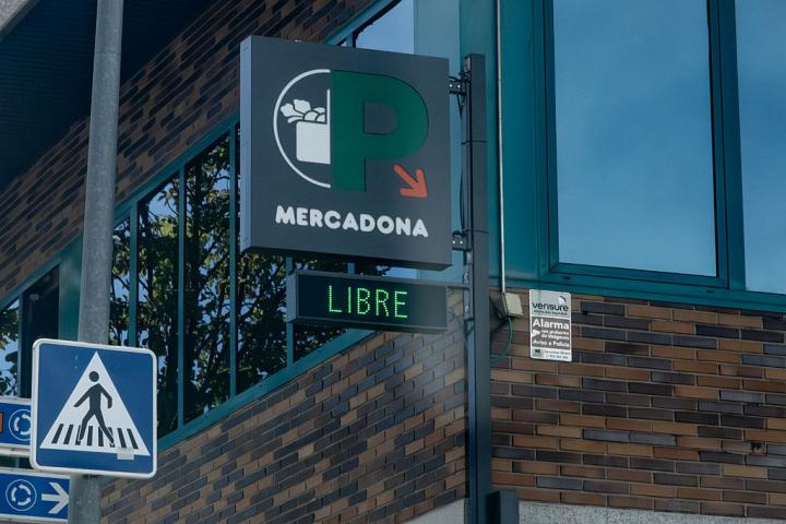 Un parking de un Mercadona en Madrid.