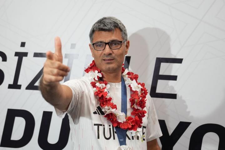Yusuf Dikeç, medalla de plata de tiro olímpico.