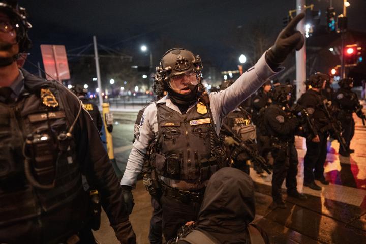 Agentes del ICE durante una manifestación contra los abusos del cuerpo policial en EEUU