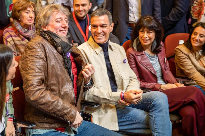 SORIA, 07/03/2026.- El presidente del Gobierno, Pedro Sánchez, con el secretario general del PSOE Castilla y León y candidato a las elecciones, Carlos Martínez, y la ministra de Igualdad, Ana Redondo en un acto del partidEl presidente del Gobierno, Pedro Sánchez, con el candidato a las elecciones de Castilla y León, Carlos Martínez, y la ministra de Igualdad, Ana Redondo en un acto del partido en Soria, el 7 de marzo de 2026.o en Soria, este sábado, octavo día de la campaña electoral del PSOE de cara a las elecciones de Castilla y León. EFE/Wifredo García