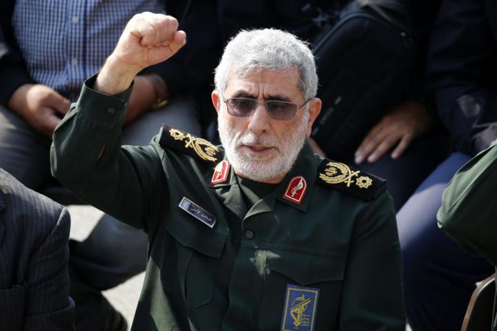 El comandante de la Fuerza Quds, Esmail Qaani, en el funeral del general Abbas Nilforoushan, fallecido en un ataque israelí contra Beirut, el 15 de octubre de 2024, en Teherán.