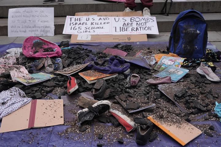 Protestas en Nueva York por la matanza en el colegio Shajareh Tayyebeh de Minab (Irán)