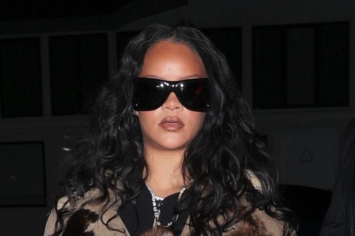 Rihanna paseando por Santa Monica, California