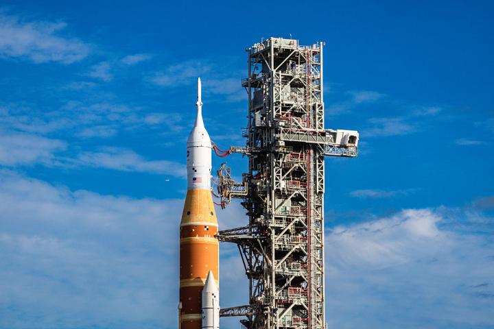 La nave Artemis II, en la rampa de despegue