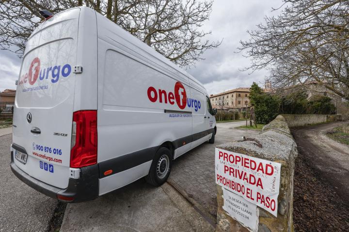 Las exmonjas de Belorado ya habían comenzado a abandonar el convento burgalés, guardando sus pertenencias en un camión de mudanzas a tres días de la fecha del desahucio.