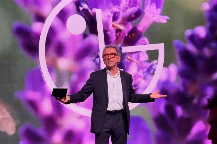 El histórico presentador Jordi Hurtado, presentando el evento de LG en Madrid.