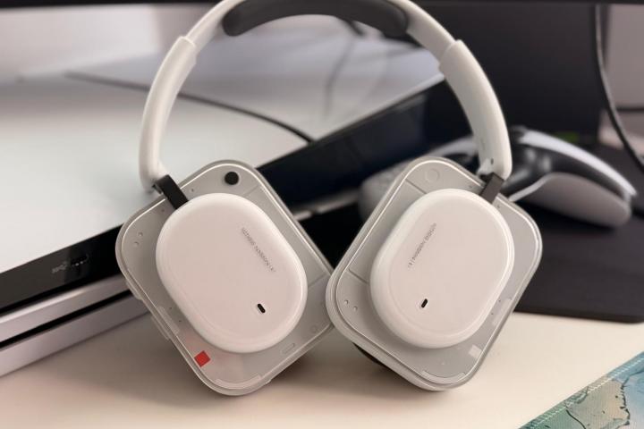 Los nuevos Nothing Headphone (a) en color blanco.