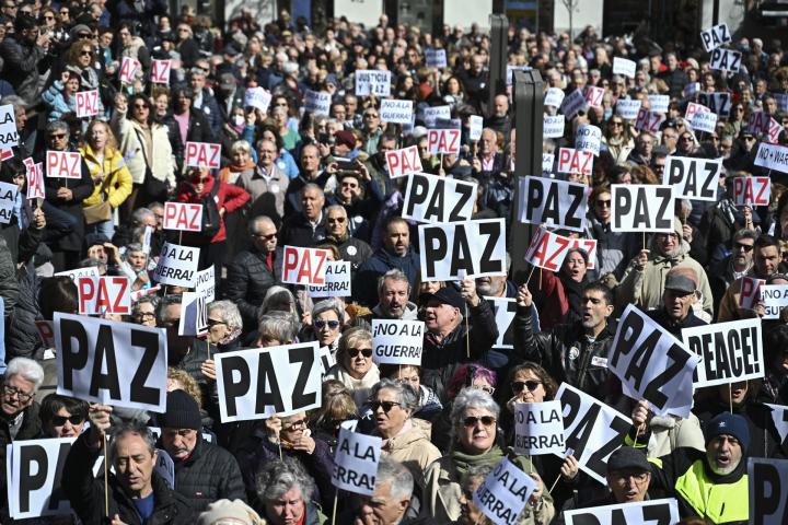 Miles de personas reclaman parar la guerra en Irán