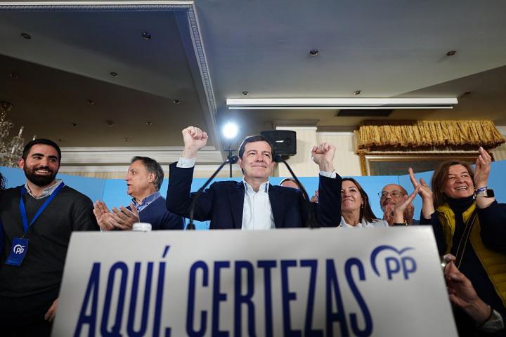 Alfonso Fernández Mañueco celebra los resultados electorales del 15M.