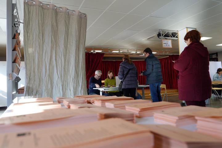 Ciudadanos votando en Castilla y León.