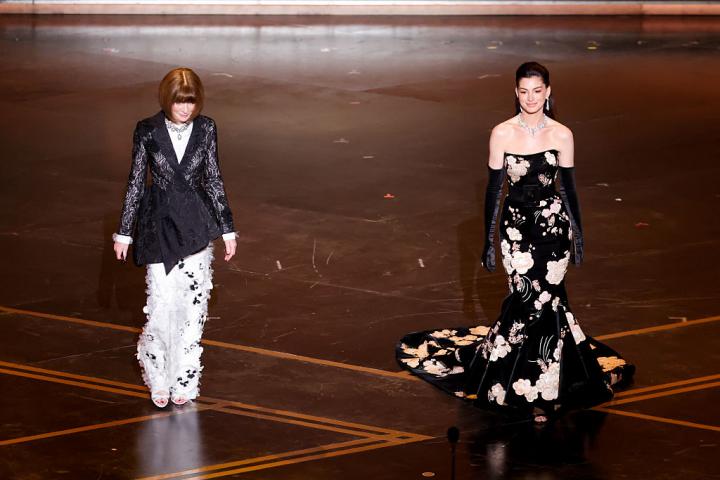 Anne Wintour y Anne Hathaway en la gala de los Oscar 2026.