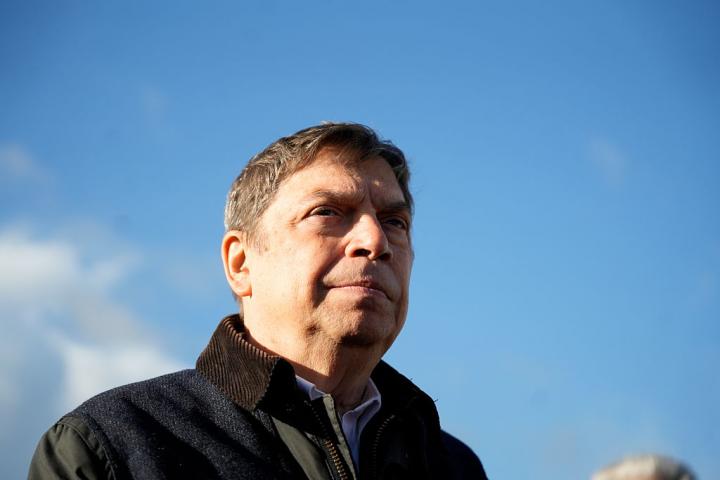 El ministro de Agricultura, Luis Planas, visita las zonas afectadas por una tormenta en Villaverde del Río (Sevilla), el 13 de febrero de 2026.