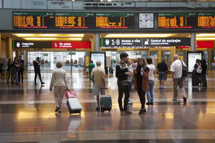 Imagen de archivo del interior de la estación de tren María Zambrano, en Málaga (Andalucía).