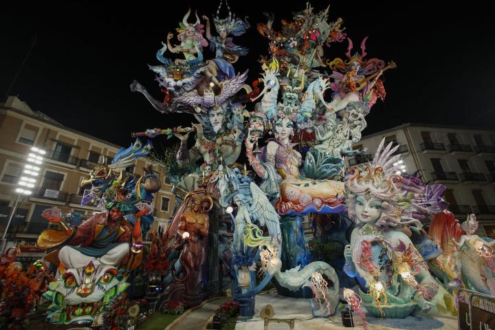 Vista general de la falla Convento Jerusalén-Matemático Marzal que ha ganado el primer premio de la sección Especial de las Fallas 2026 con 'Redimonis'