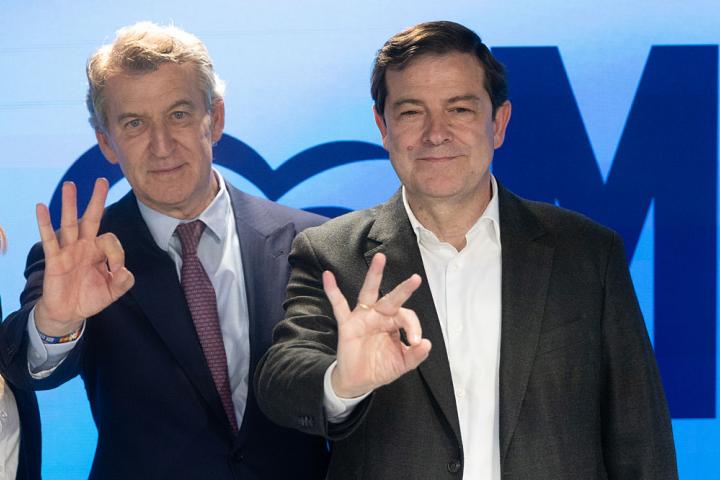 MADRID, SPAIN - MARCH 16: The president of the Junta de Castilla y Leon, Alfonso Fernandez Mañueco, and the president of the Partido Popular, Alberto Nuñez Feijoo, during the meeting of the party's National Board of Directors at the PP headquarters in Calle Genova, on 16 March, 2026 in Madrid, Spain. Alberto Nuñez Feijoo brings together the PP's National Board of Directors in Genova to analyse the results of the elections in Castilla y Leon, strengthen the leadership of Alfonso Fernandez Mañueco and set the strategy for pacts with Vox and opposition to the Sanchez government. (Photo By Eduardo Parra/Europa Press via Getty Images)