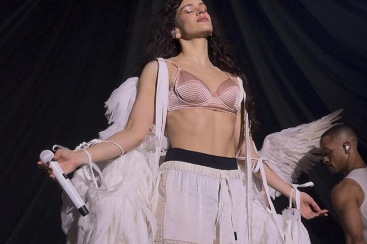 Rosalía en el primer concierto de la gira 'Lux' en Lyon.