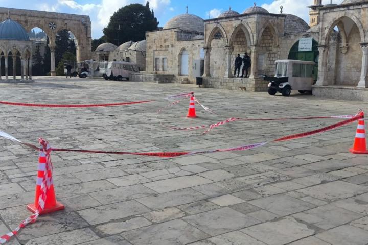 Un área del complejo de la Explanada de las Mezquitas, acordonada por la localización de restos de proyectiles, el 16 de marzo de 2026.