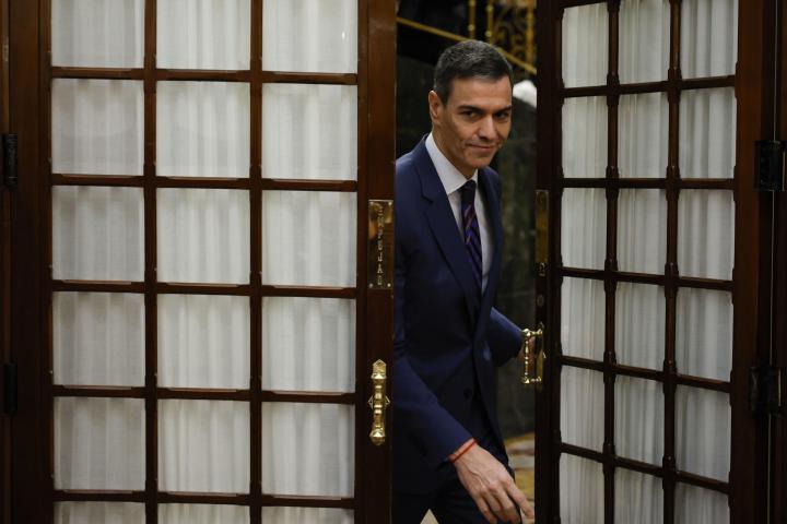 MADRID, 18/03/2026.- El presidente de Gobierno, Pedro Sánchez abandona el hemiciclo tras asistir a la sesión de control al Ejecutivo que se celebra este miércoles. EFE/ Mariscal