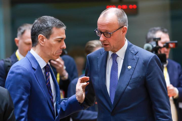El canciller alemán Friedrich Merz y el presidente del Gobierno español, Pedro Sánchez