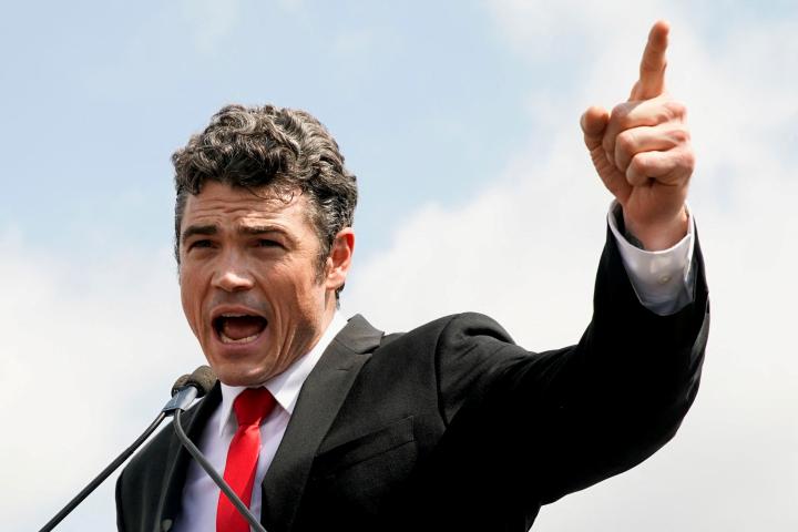Joe Kent, cuando era candidato al tercer distrito congresional de Washington, pronuncia un discurso en apoyo a los acusados ​​del ataque al Capitolio, el 18 de septiembre de 2021, en Washington.