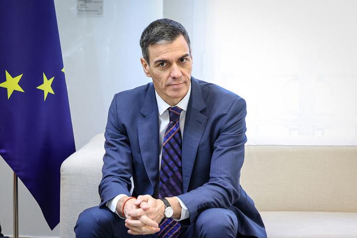 MADRID, SPAIN - MARCH 18: Spanish Prime Minister Pedro Sánchez (R) and Ukrainian President Volodymyr Zelensky (L) meet at Moncloa Palace on March 18, 2026 in Madrid, Spain. President Zelensky has been visiting European leaders to discuss support for Ukraine and strategies for increasing pressure on Russia. (Photo by Pablo Cuadra/Getty Images)