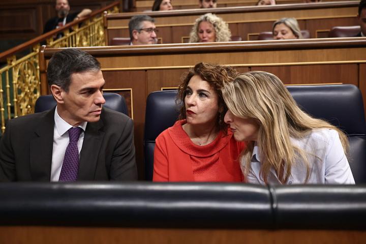 Pedro Sánchez, María Jesús Montero y Yolanda Díaz, en una sesión de control al Gobierno