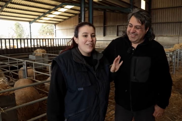 Andrea Garza junto a su padre.