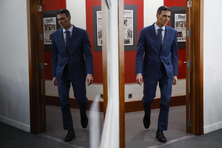 El presidente del Gobierno, Pedro Sánchez, a su llegada a la comparecencia este viernes