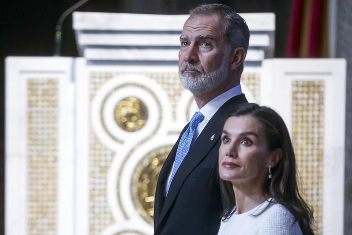 ROME (Italy), 20/03/2026.- King Felipe VI of Spain (rear) and Queen Letizia (front) attend the ceremony to assume the historic title of honorary protocanon of the Papal Basilica of Saint Mary Major (Basilica di Santa Maria Maggiore) in Rome, Italy, 20 March 2026. (Italia, España, Roma) EFE/EPA/ANGELO CARCONI