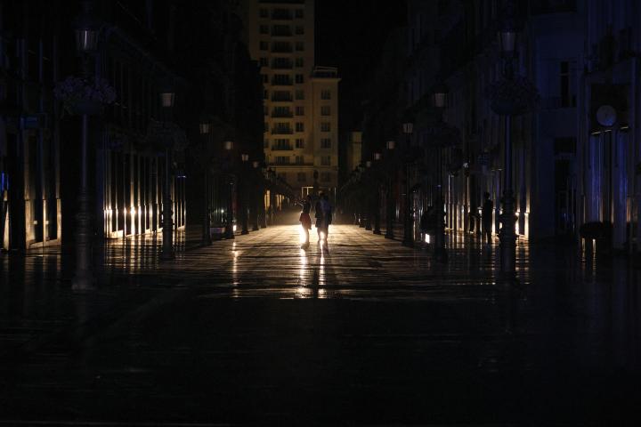 Imagen de archivo del gran apagón de abril de 2025, en las calles de Málaga (Andalucía).