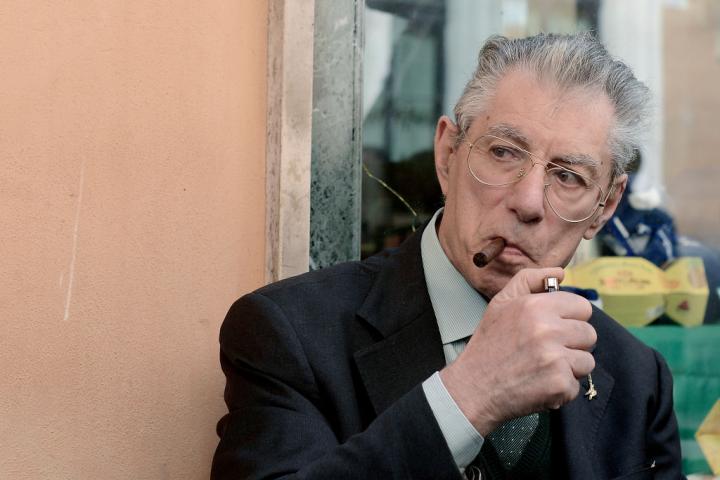 Umberto Bossi, cuando era senador de la Liga, el 10 de mayo de 2018 en Roma, durante una negociación sobre la formación del Gobierno de entonces.