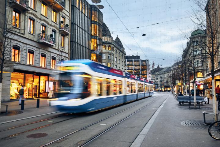 Un tranvía en la ciudad Suiza de Zúrich.