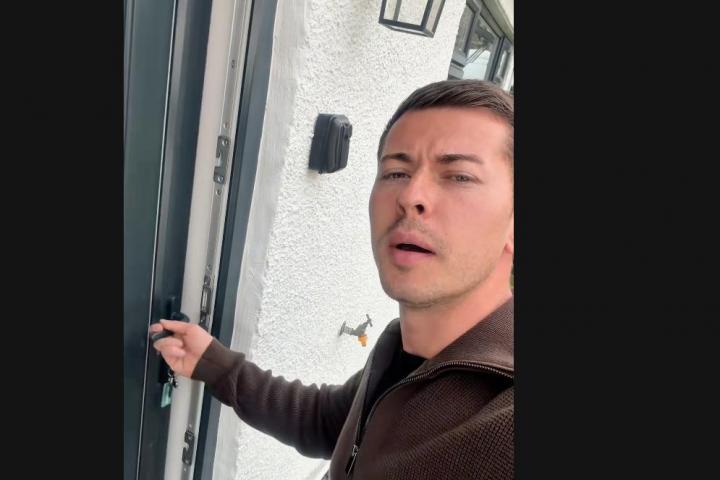 Álex Tensso enseña su casa en Reino Unido.